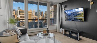 "Golden Shadows" | King Bed | Mins to Saddledome