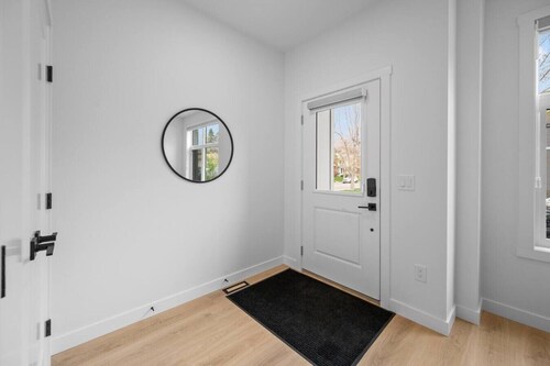 King Bed | Ping Pong | 3BR | Garage| AC | Backyard