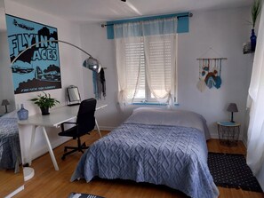 1 bedroom, iron/ironing board, WiFi, bed sheets - Nice quiet room with adjoining living room A plus, large garden with terrace (Sausheim)