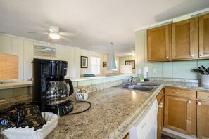 Fridge, microwave, oven, stovetop - Dock * Water Views * Deck * Nature * Sunsets (Cedar Key)