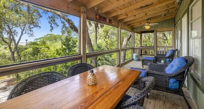 Elevated Serenity - Cedar Summit Upstairs 2BR Vacation Retreat with Breathtaking Views