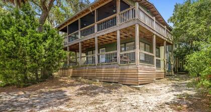 Elevated Serenity - Cedar Summit Upstairs 2BR Vacation Retreat with Breathtaking Views