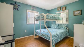 2 bedrooms, desk, travel crib, free WiFi