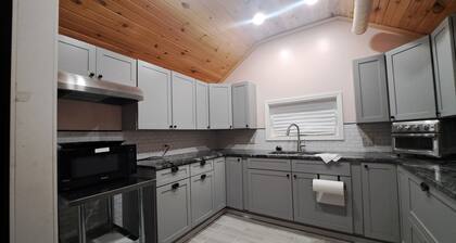 NEW Ohio Wine Counrty farmhouse on 6 acres with fire pit