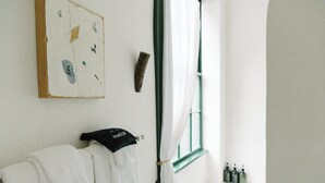 Suite 1: The Pink Room | Bad