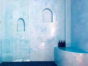 Suite 2: The Green Room | Bathroom | Hair dryer, towels, soap, shampoo - Eileen of Mystic (Mystic)