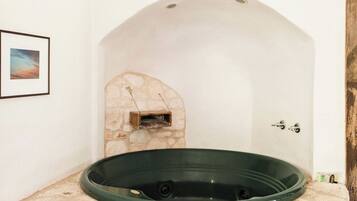 Private spa tub