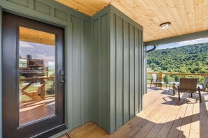 Terrace/patio - Modern Mountain Retreat I Hot Tub, Views, Game Room (Beech Mountain)