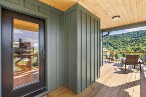 Terrace/patio - Modern Mountain Retreat I Hot Tub, Views, Game Room (Beech Mountain)