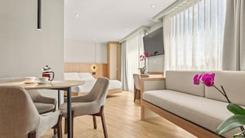 Junior-Doppelzimmer, Küche | Hochwertige Bettwaren, Zimmersafe, Schreibtisch