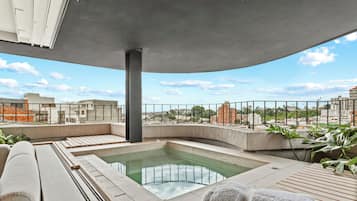 Suite Deluxe, vista a la ciudad | Terraza o patio