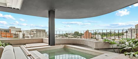 Deluxe Suite, City View | Terrace/patio