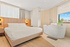 Studiosuite, Stadtblick | Hochwertige Bettwaren, Zimmersafe, individuell eingerichtet
