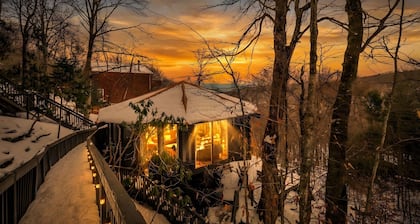 Breathtaking Boutique Treehouse nestled in clouds