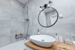 Séchoir à cheveux, serviettes fournies