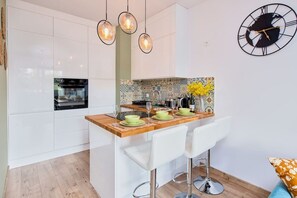 Fridge, microwave, oven, stovetop - Poznań Grunwald - Parking & Terrace - by Rentujemy (Poznan)