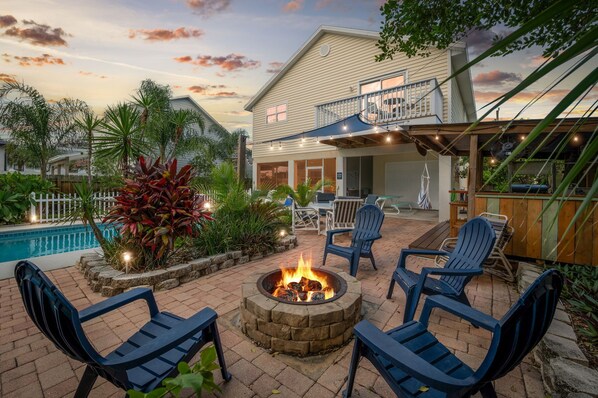 Terrace/patio - Heated Pool, Spa & Tiki Bar! Full Garage Game Room and Steps Away From The Beach (St. Augustine)