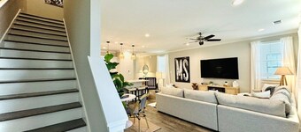 The Marigold, 3BR Posh Stay by VelvetDitchVillas