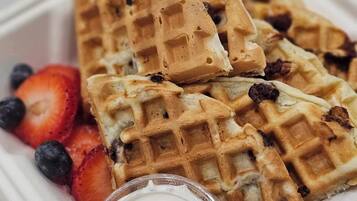 Petit déjeuner, déjeuner et dîner servis sur place