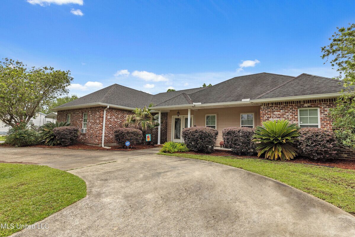 Charming 3-bedroom house with Office in Waveland