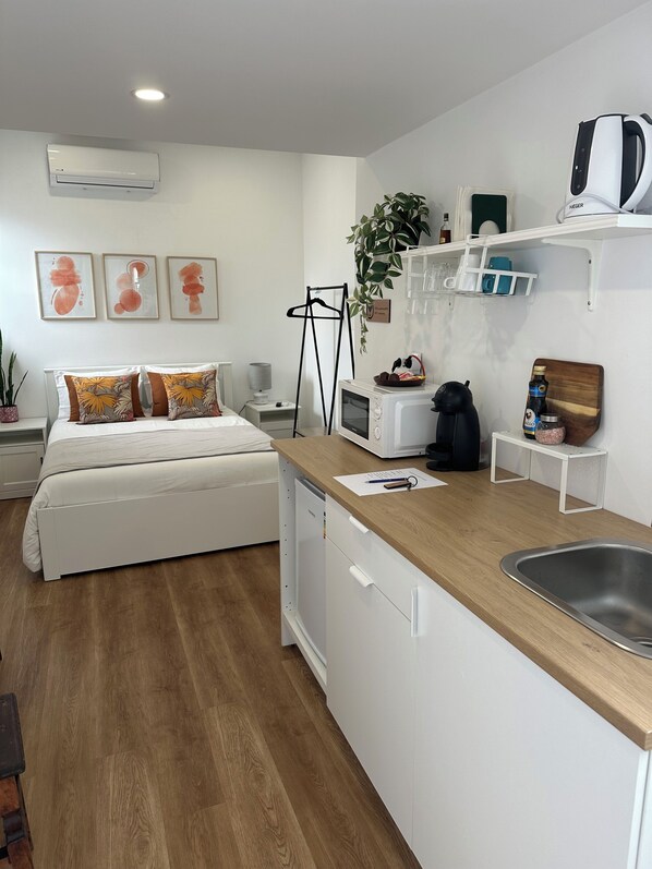 1 bedroom, WiFi, bed sheets