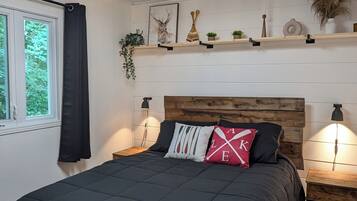 2 bedrooms, iron/ironing board, travel crib, free WiFi