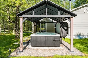 Bain à remous extérieur