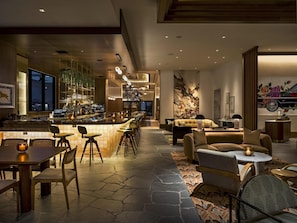 Bar (trong khuôn viên)