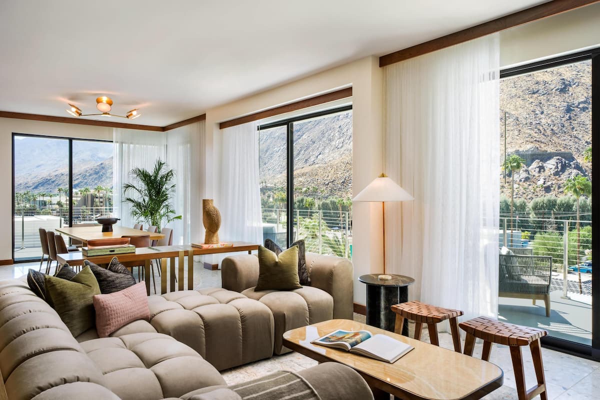 Suite (Thompson) | Frette Italian sheets, premium bedding, down comforters, pillowtop beds