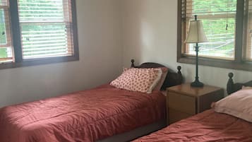 2 slaapkamers, een bureau, reisbedje, gratis wifi