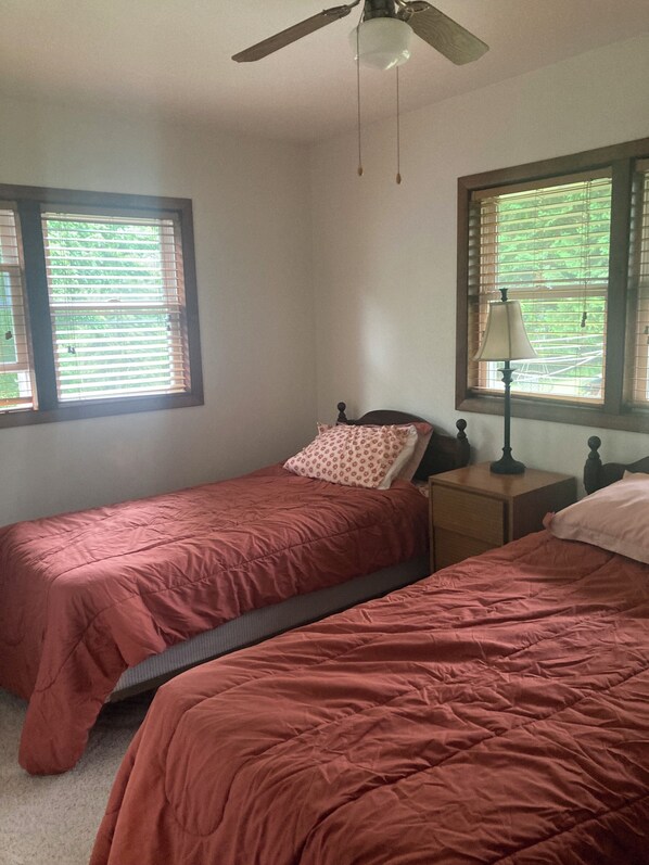 2 chambres, bureau, lit de bébé portatif, accès au Wi-Fi (inclus)