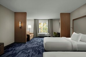 A hotel room with a large bed, a desk, a chair, a lamp, and a window with curtains. - Fairfield By Marriott® Inn & Suites Beckley (Beckley)