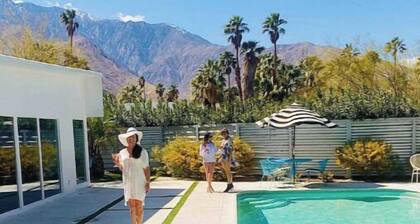 3-bedroom Huge Backyard Pool House with Spa in Gorgeous Historical Palm Springs