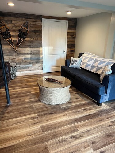 Remodeled Newfound Lake - home w/ water views sleeps 10- close to ski mountains!