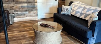 Remodeled Newfound Lake - home w/ water views sleeps 10- close to ski mountains!