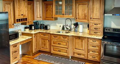 Remodeled Newfound Lake - home w/ water views sleeps 10- close to ski mountains!