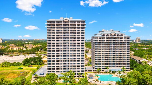 Exterior - Condo is just 2 miles away from Disney, wonderful Lake view family-sized (Orlando)