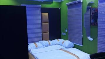 Standard Studio, Balcony | Desk, laptop workspace, free WiFi