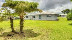 A single-story building with a flat roof and a small porch. - Sunny Hilo Home w/ Game Room: Walk to Golf Course! (Hilo)