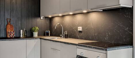 Refrigerador, microondas, horno y parrilla de estufa