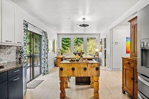 Interior - Luxe Mountain Home: Hot Tub, Sauna, Firepit, Games (Black Mountain)