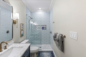 Towels, soap, shampoo, toilet paper
