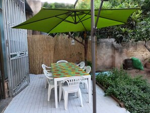 Outdoor dining - Casa con Giardino Privato nel Centro di Marsala (Marsala)