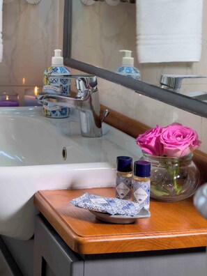 Dusche, Haartrockner, Bidet, Handtücher