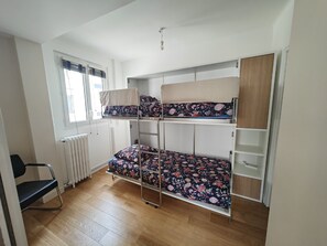 2 Schlafzimmer, Schreibtisch, Bügeleisen/Bügelbrett, kostenloses WLAN