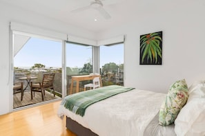 Desk, iron/ironing board, WiFi, bed sheets