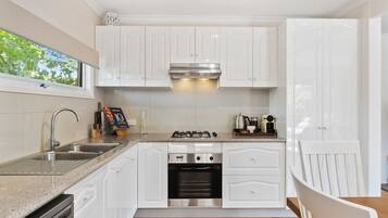 Réfrigérateur, plaque de cuisson, lave-vaisselle