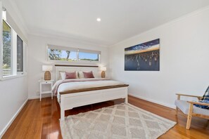 3 bedrooms, desk, iron/ironing board, WiFi