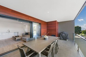 屋外ダイニングエリア