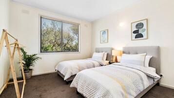 3 bedrooms, iron/ironing board, WiFi, bed sheets